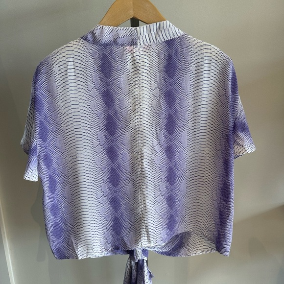 Buddy Love Women’s Cropped Top Purple Snake Print Tie Front Short Sleeve Size S - Picture 4 of 7